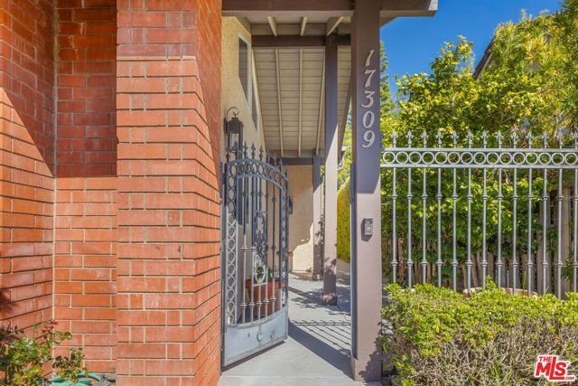 17309 Avenida De La Herradura, Los Angeles, CA 90272