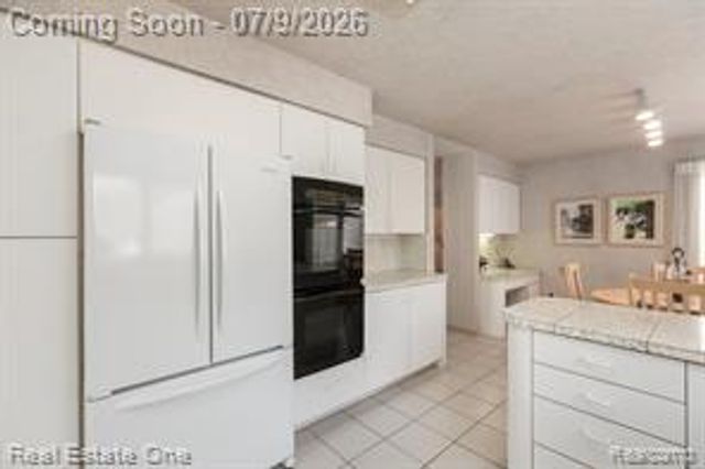 6273 Celeste Road, West Bloomfield, MI 48322