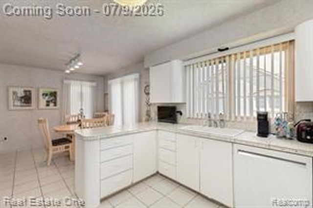 6273 Celeste Road, West Bloomfield, MI 48322
