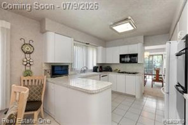 6273 Celeste Road, West Bloomfield, MI 48322
