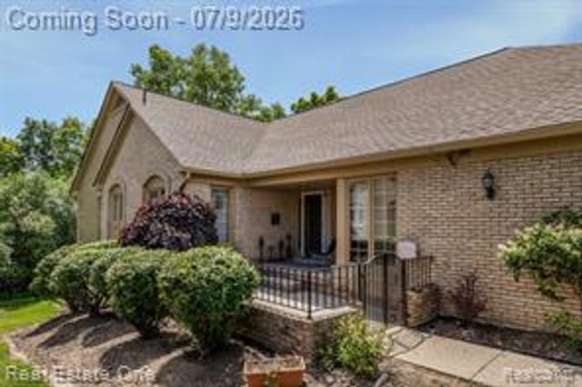 6273 Celeste Road, West Bloomfield, MI 48322