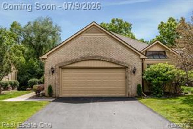 6273 Celeste Road, West Bloomfield, MI 48322