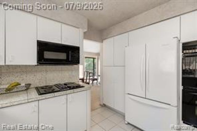 6273 Celeste Road, West Bloomfield, MI 48322