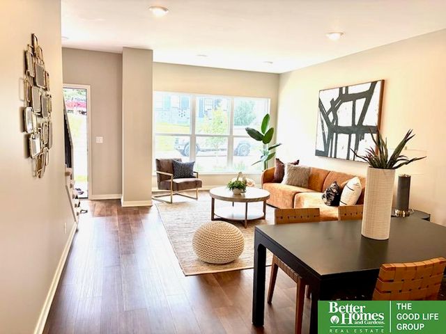 1016 S 33 Court, Omaha, NE 68105
