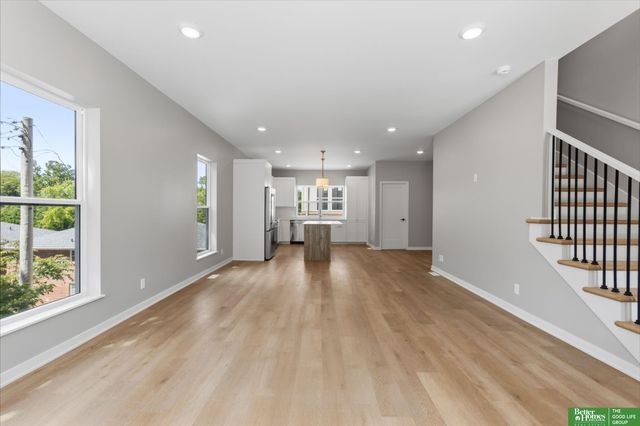 1016 S 33 Court, Omaha, NE 68105
