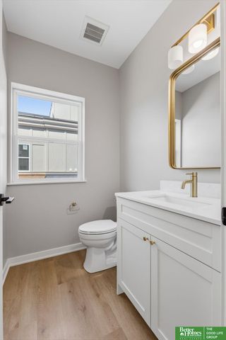 1016 S 33 Court, Omaha, NE 68105