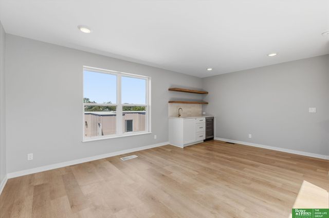 1016 S 33 Court, Omaha, NE 68105