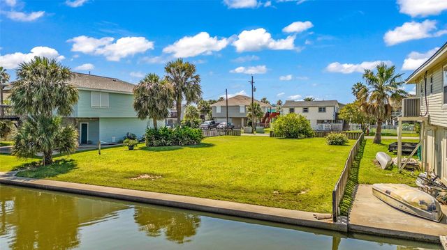 16530 Nassau Way, Jamaica Beach, TX 77554