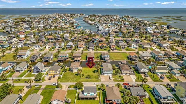 16530 Nassau Way, Jamaica Beach, TX 77554