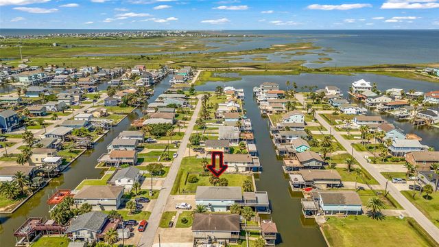 16530 Nassau Way, Jamaica Beach, TX 77554