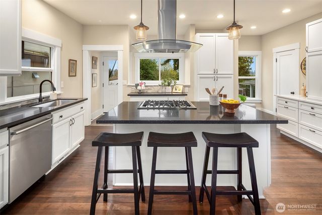 8016 17th Avenue NE, Seattle, WA 98115