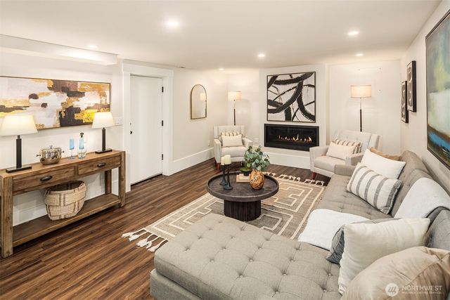 8016 17th Avenue NE, Seattle, WA 98115