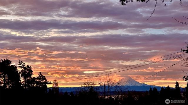 8016 17th Avenue NE, Seattle, WA 98115