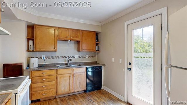 1005 Voorheis Street, Pontiac, MI 48341
