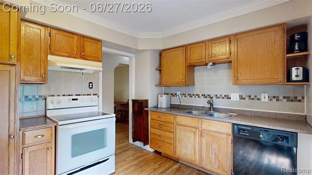 1005 Voorheis Street, Pontiac, MI 48341