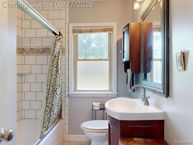 1005 Voorheis Street, Pontiac, MI 48341