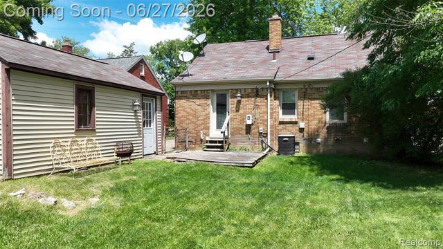 1005 Voorheis Street, Pontiac, MI 48341