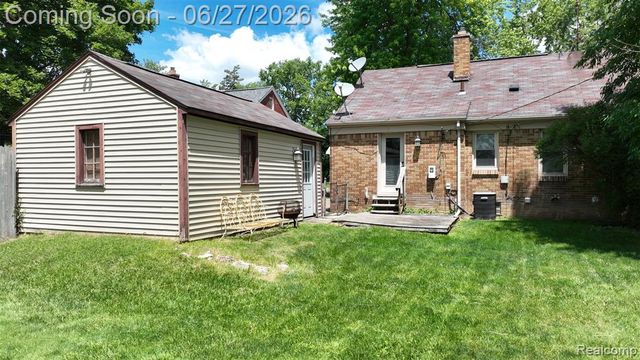1005 Voorheis Street, Pontiac, MI 48341