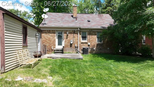 1005 Voorheis Street, Pontiac, MI 48341