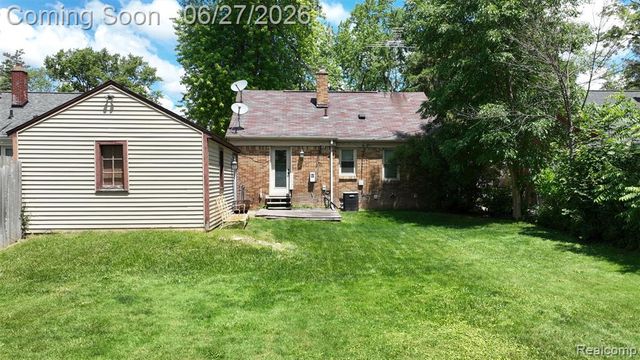 1005 Voorheis Street, Pontiac, MI 48341