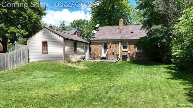 1005 Voorheis Street, Pontiac, MI 48341