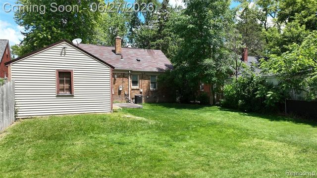 1005 Voorheis Street, Pontiac, MI 48341