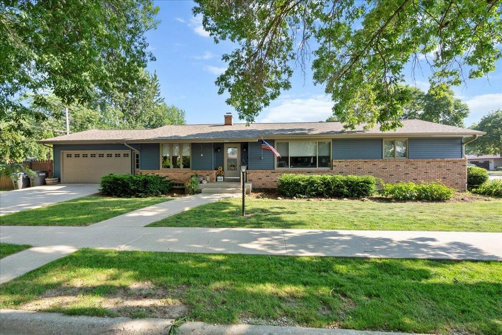 2421 Cooper AVENUE, Sheboygan, WI 53083