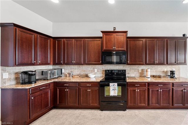 8066 Princeton DR, Naples, FL 34104