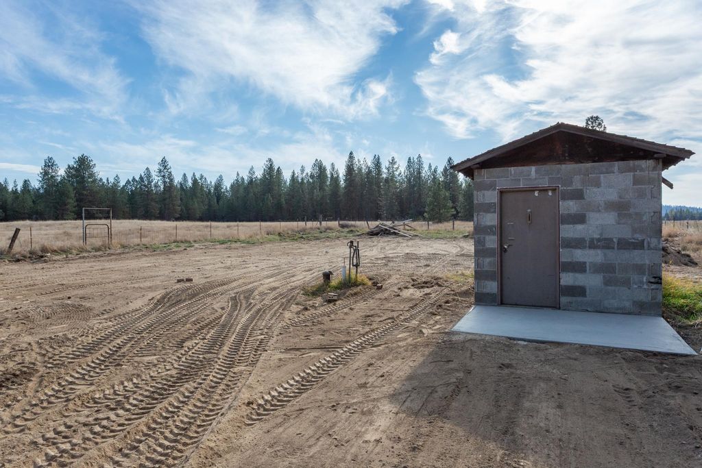 7910 E Valley Rd, Elk, WA 99009 photo 4