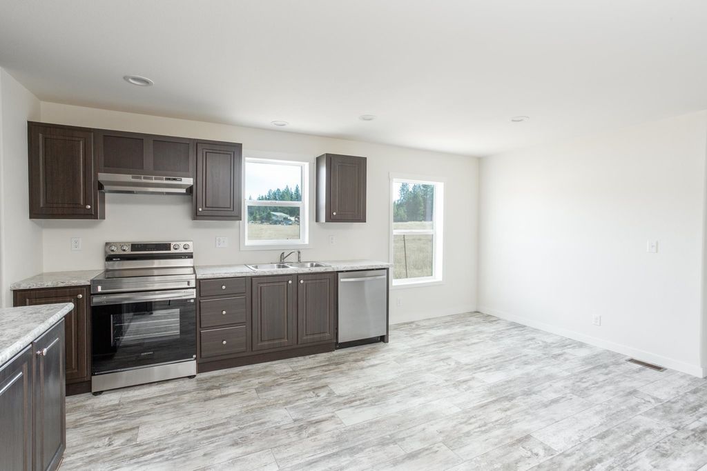 7910 E Valley Rd, Elk, WA 99009 photo 5