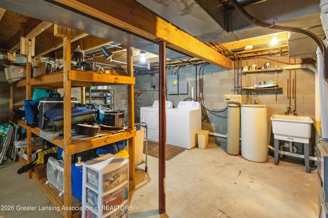 1222 W Herbison Road, Dewitt, MI 48820