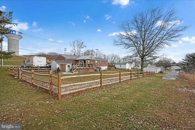 193 W MAIN ST, Fredericksburg, PA 17026