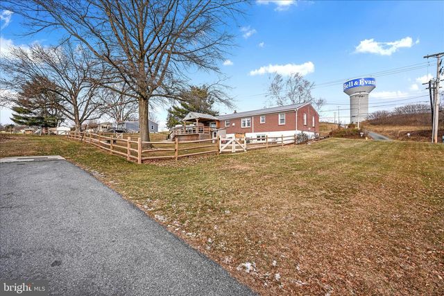 193 W MAIN ST, Fredericksburg, PA 17026