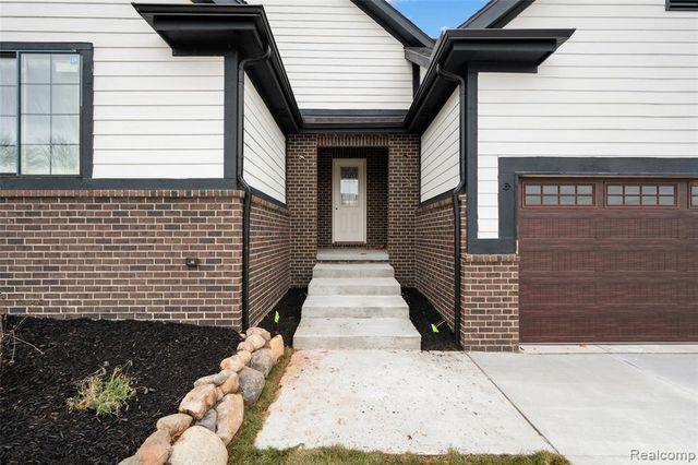 29697 Red Fox Lane, Chesterfield, MI 48047