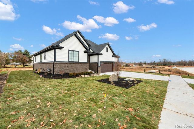 29697 Red Fox Lane, Chesterfield, MI 48047