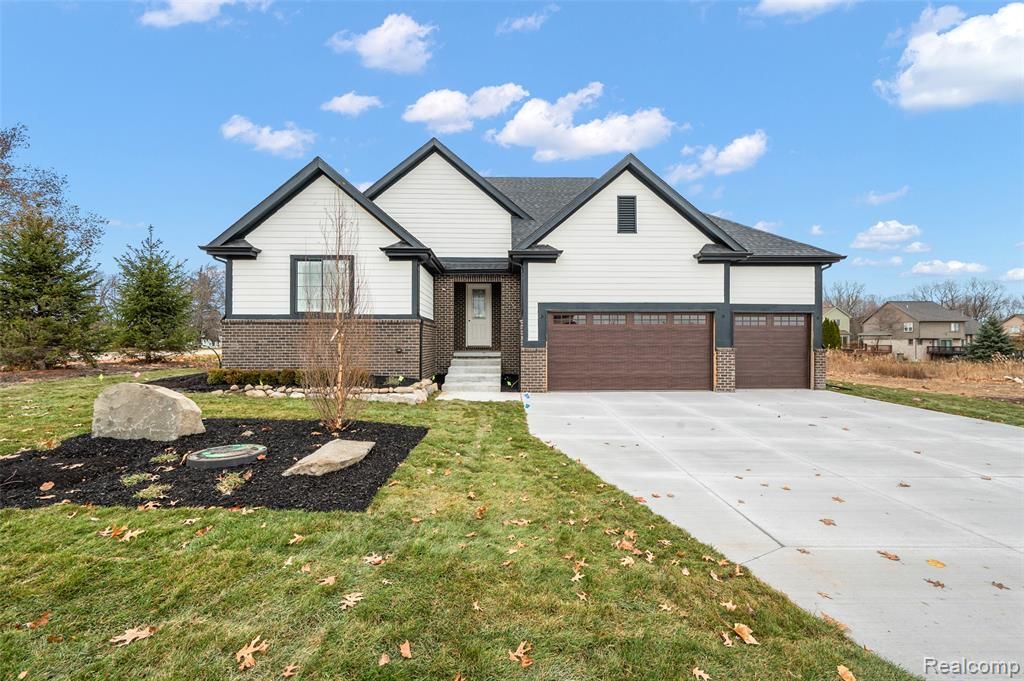 29697 Red Fox Lane, Chesterfield, MI 48047
