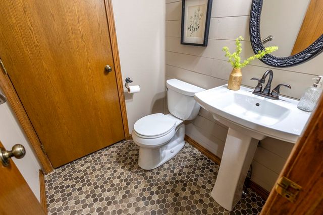 9402 W Douglas, Wichita, KS 67212