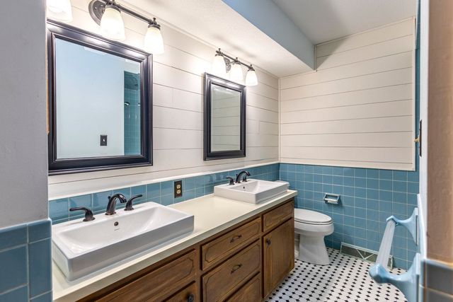 9402 W Douglas, Wichita, KS 67212