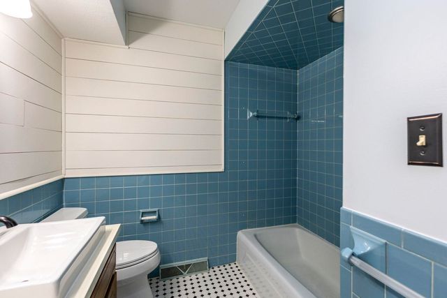 9402 W Douglas, Wichita, KS 67212