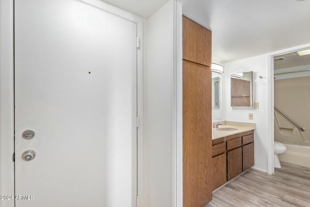 3033 E DEVONSHIRE Avenue 2036, Phoenix, AZ 85016