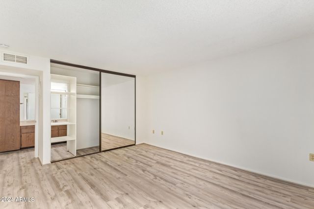 3033 E DEVONSHIRE Avenue 2036, Phoenix, AZ 85016