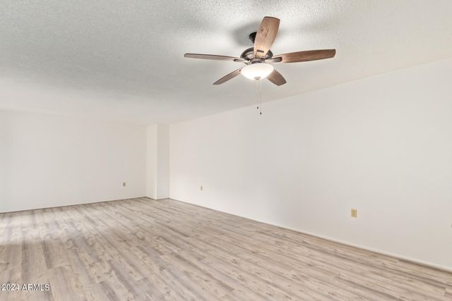 3033 E DEVONSHIRE Avenue 2036, Phoenix, AZ 85016