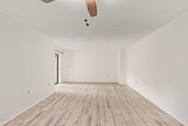 3033 E DEVONSHIRE Avenue 2036, Phoenix, AZ 85016