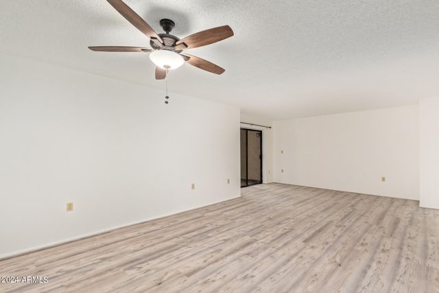 3033 E DEVONSHIRE Avenue 2036, Phoenix, AZ 85016