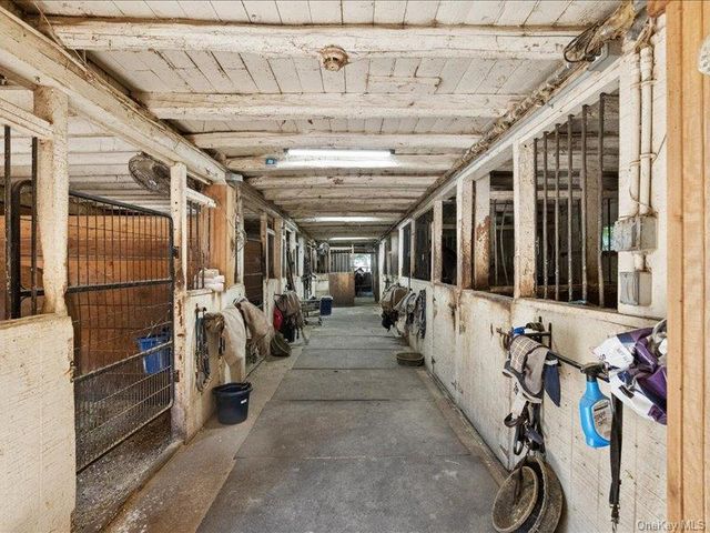 386 Bread And Cheese Hollow Road, Northport, NY 11768