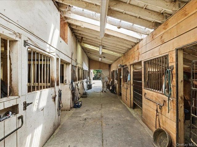 386 Bread And Cheese Hollow Road, Northport, NY 11768