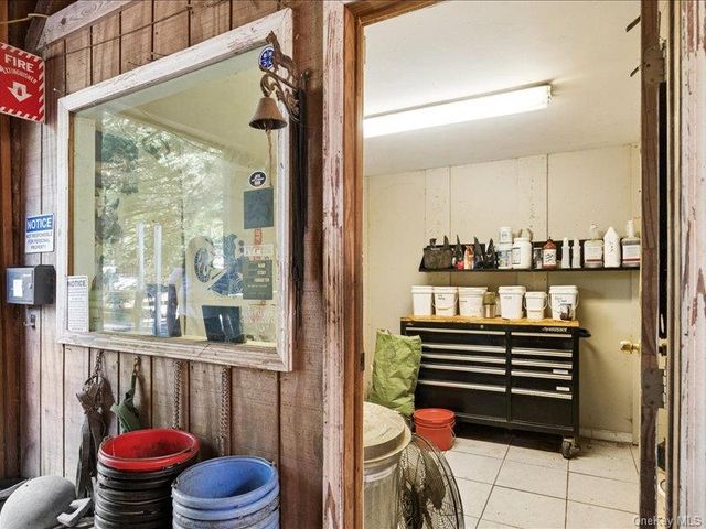 386 Bread And Cheese Hollow Road, Northport, NY 11768