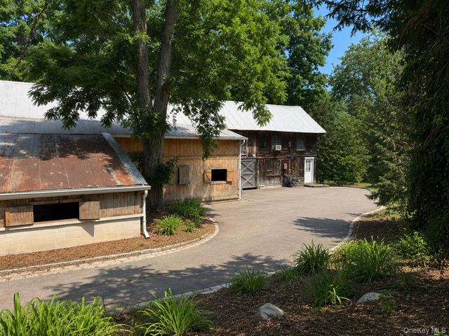386 Bread And Cheese Hollow Road, Northport, NY 11768