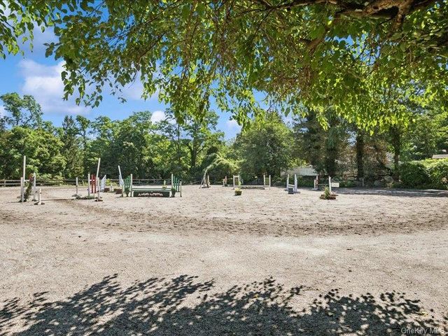 386 Bread And Cheese Hollow Road, Northport, NY 11768