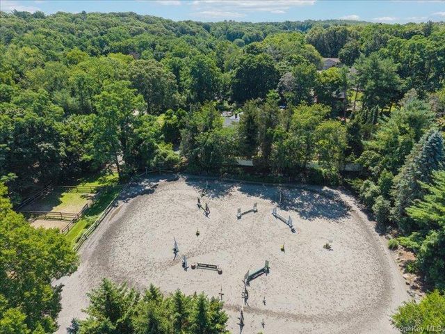 386 Bread And Cheese Hollow Road, Northport, NY 11768